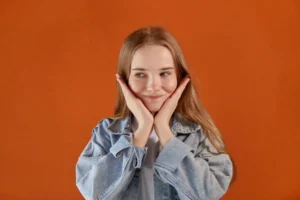 Apakah Harus Cantik untuk Masuk Sekolah Pramugari Kereta Api?