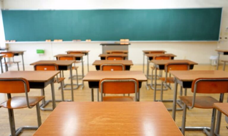 Apakah Lulusan SMK Bisa Masuk Sekolah Pramugari Kereta Api?