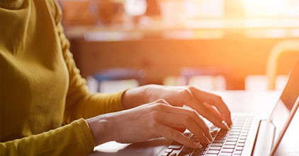 Apakah Mendaftar Sekolah Pramugari Kereta Api Bisa Lewat Online? Atau Harus Datang Langsung?